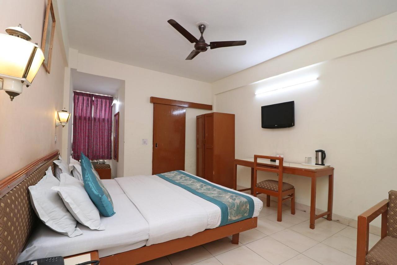 Oyo 1822 Hotel Ambassador Dehradun Exterior photo